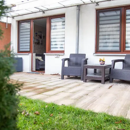 Wiśniowy Ogród Z Garażem Kołobrzeg