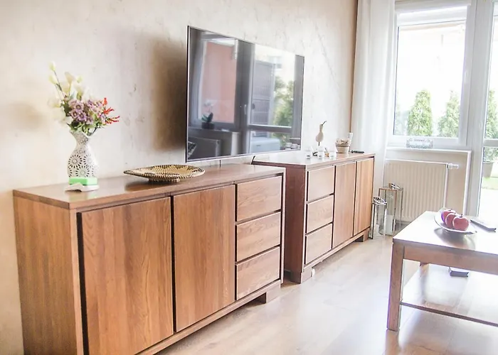 Wiśniowy Ogród Z Garażem *