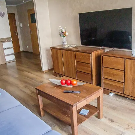 Wisniowy Ogrod Z Garazem * 코워브제크