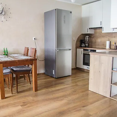 Wiśniowy Ogród Z Garażem *